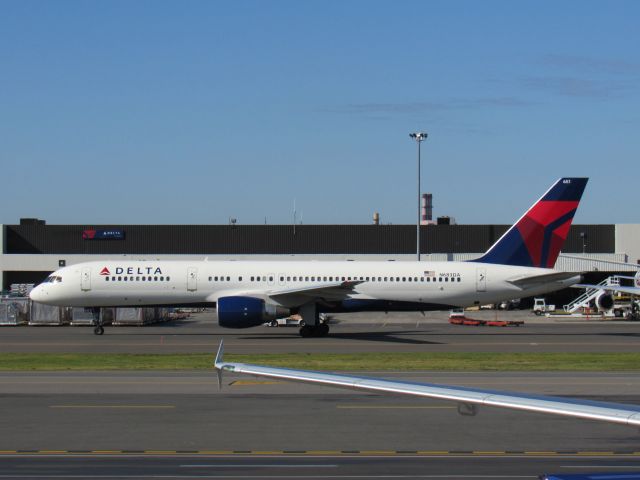 Boeing 757-200 (N683DA)