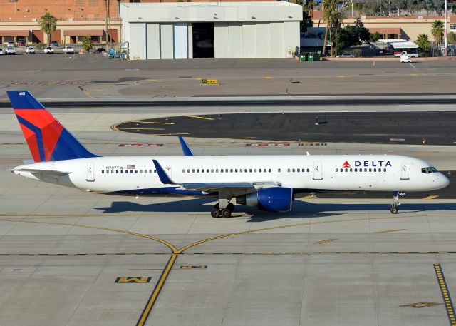 Boeing 757-200 (N707TW)