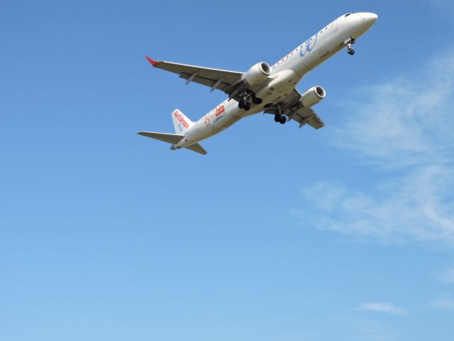 EMBRAER 195 (EC-LFZ)