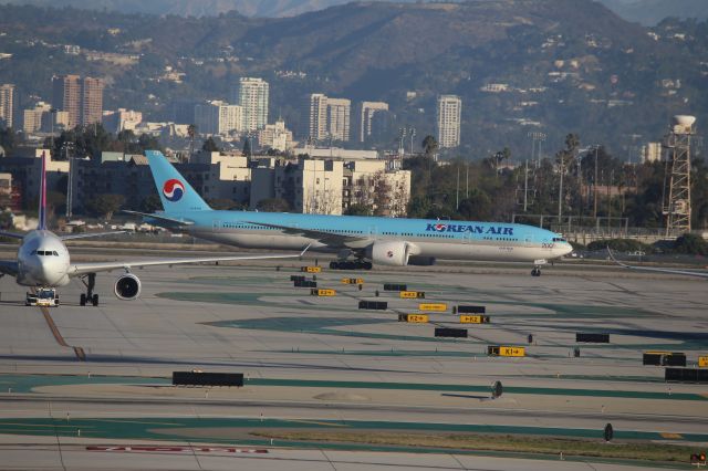 BOEING 777-300ER (HL8346)