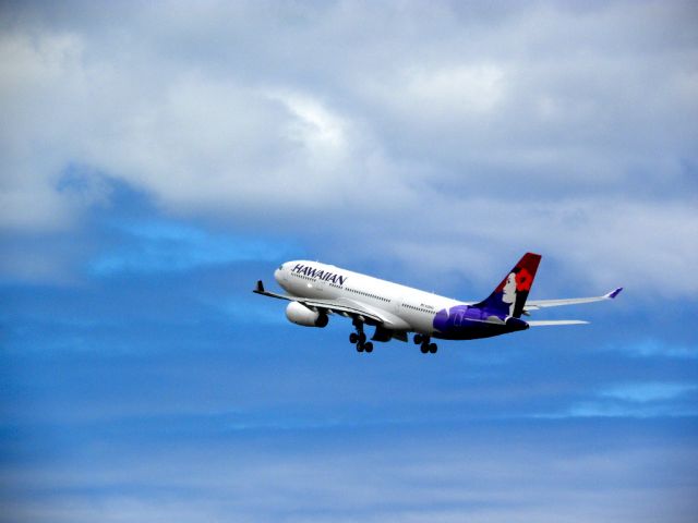 Airbus A330-200 — - The first flight of Hawaiian Airlines newest aircraft the Hawaiian Airbus A330-200. (This is the first flight to KLAX from HNL)