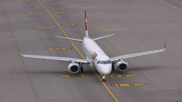 Embraer ERJ-190 (CS-TJJ)