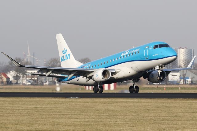 EMBRAER 175 (long wing) (PH-EXH)