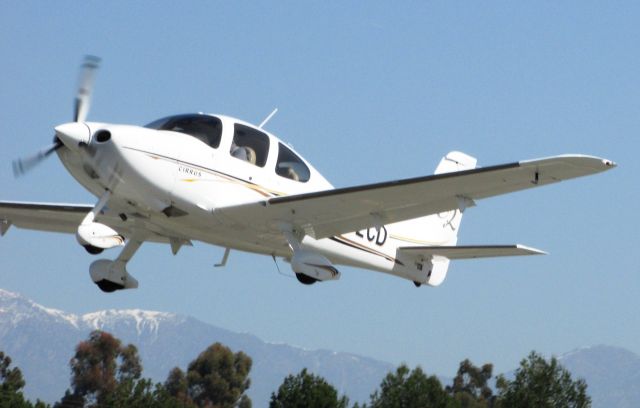 Cirrus SR-22 (N562CD) - Taking off fro0m RWY 24