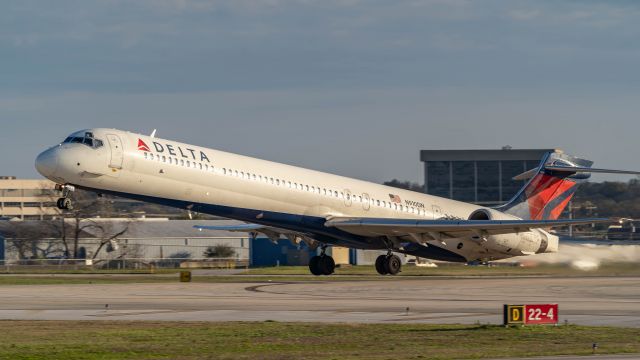 McDonnell Douglas MD-90 (N910DN) - 2/24/19