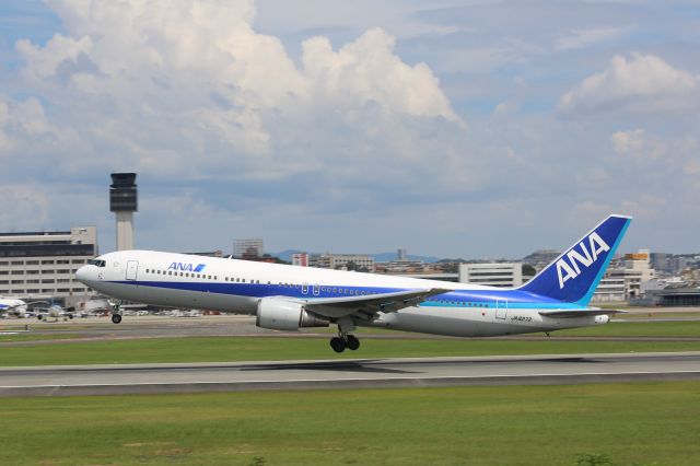BOEING 767-300 (JA8272)
