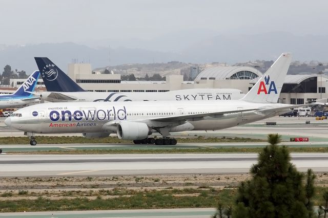 Boeing 777-200 (N791AN) - One World vs Sky Team.