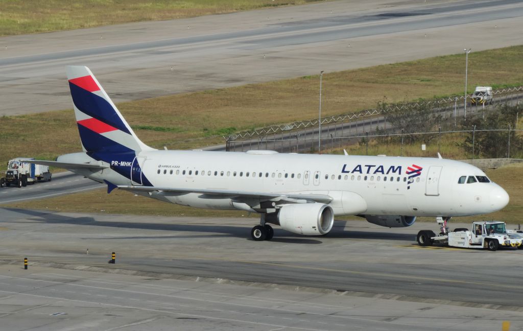 Airbus A320 (PR-MHK)