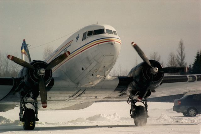 Douglas DC-3 (C-FQBC) - J'étais à l'aéroport CYVO le 3 février 2005, dernière année de service de cet avion. Revendu à Buffalo Airways en 2012.