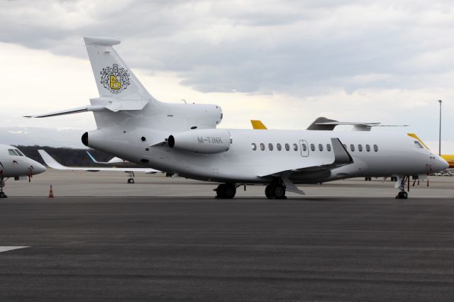 Dassault Falcon 8X (M-TINK)