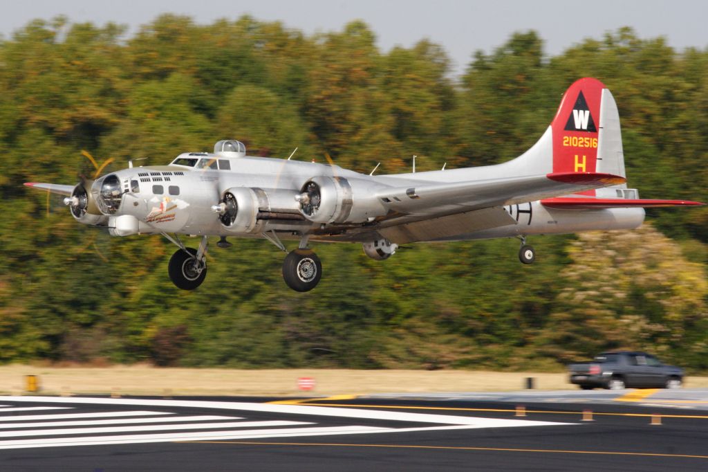 Boeing B-17 Flying Fortress (N5017N)