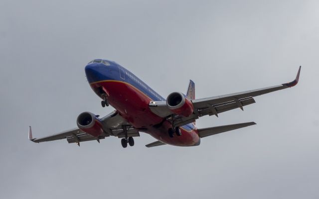 BOEING 737-300 (N353SW)