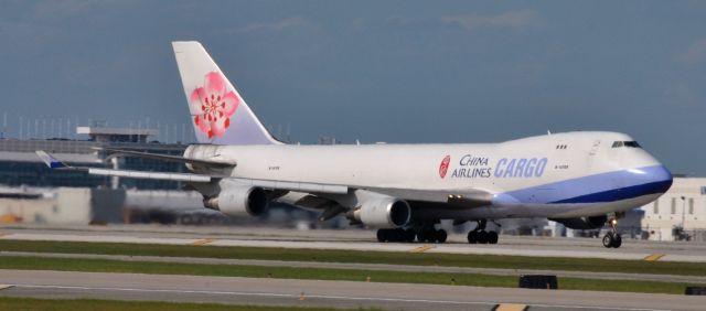 Boeing 747-400 (B-18709)