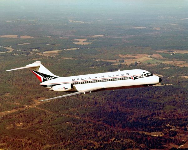 Douglas DC-9-10 (N3304L) - scanned from postcard