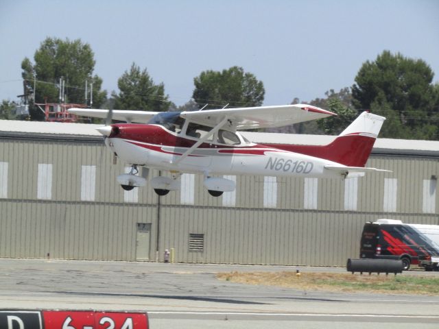 Cessna Skyhawk (N6616D) - Taking off from RWY 24