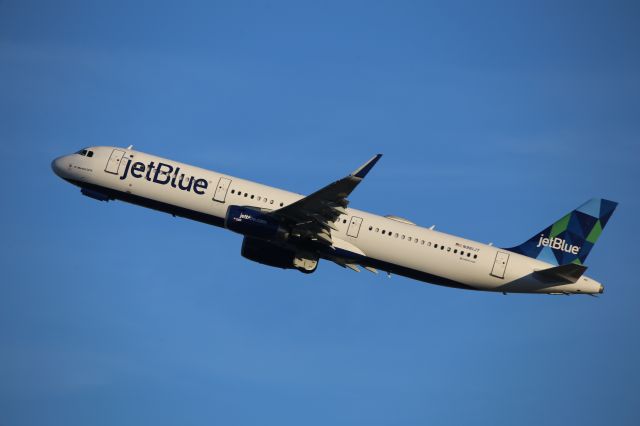Airbus A321 (N961JT)