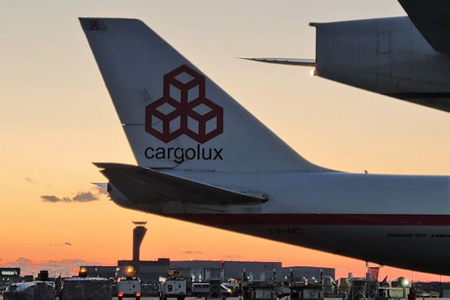 Boeing 747-400 (LX-NCL) - Twighlight 03-18-23