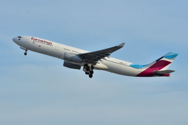 Airbus A330-300 (OO-SFB)