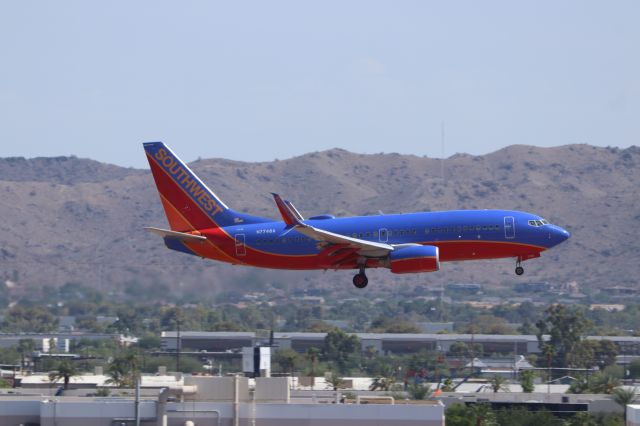 Boeing 737-700 (N7748A)