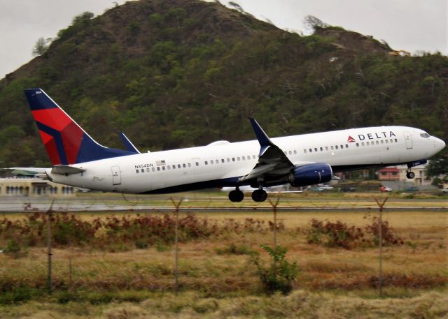 Boeing 737-900 (N854DN)