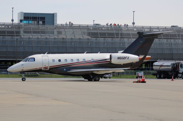 Embraer Legacy 550 (N602FX)