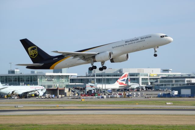 Boeing 757-200 (N439UP)