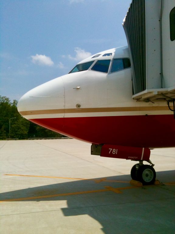 Boeing 737-800 (N781VA)