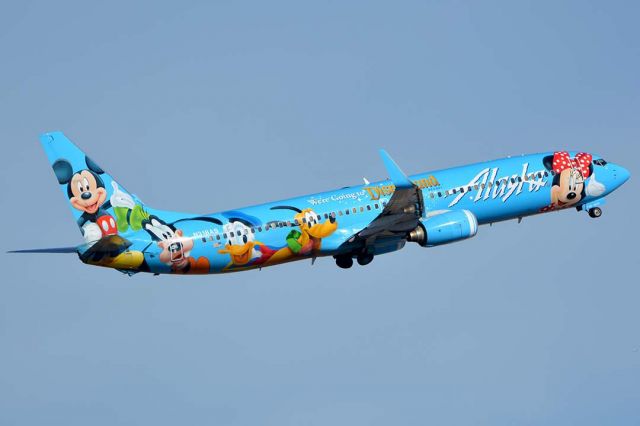 Boeing 737-900 (N318AS) - Alaska Boeing 737-990 N318AS Disneyland at Phoenix Sky Harbor on January 19, 2016. It first flew on May 12, 2003. Its construction number is 30018. It was delivered to Alaska on May 30,2003.