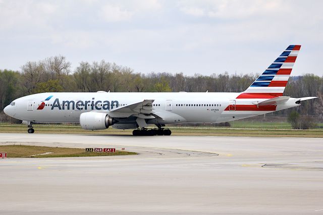 Boeing 777-200 (N759AN)