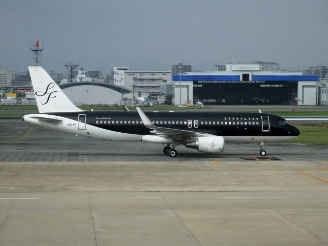 Airbus A320 (JA21MC)