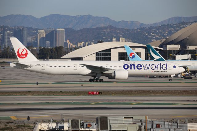 BOEING 777-300ER (JA732J)