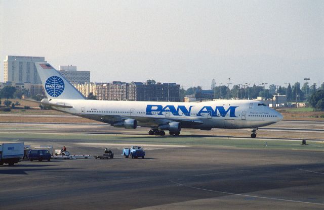 Boeing 747-200 (N727PA) - Taxing at KLAX Intl Airport on 1989/08/27