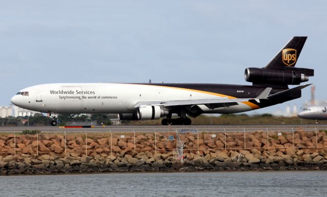 Boeing MD-11 (N289UP) - Arriving 34L