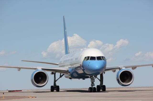 Boeing 757-200 (98-0001) - C-32A with Joe Biden aboard Air Force 2.