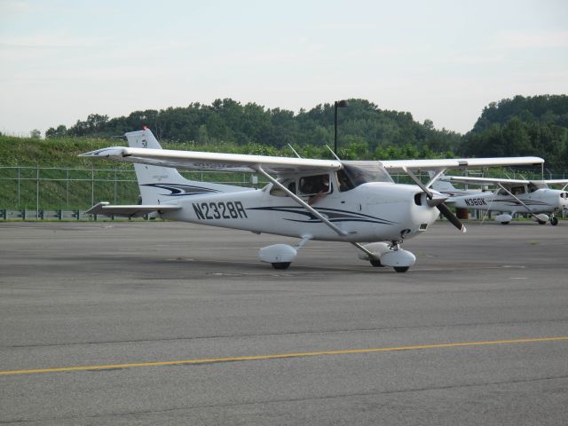 Cessna Skyhawk (N2328R)