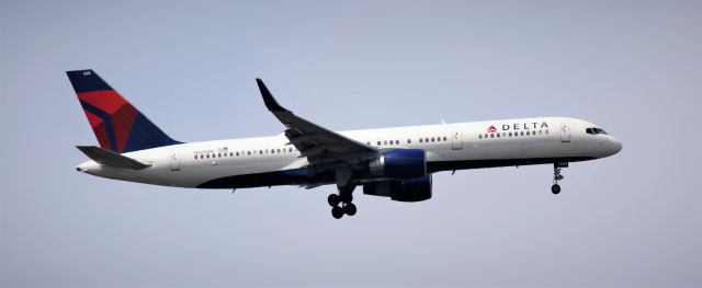 Boeing 757-200 (N665DN) - ATL  5-8-23