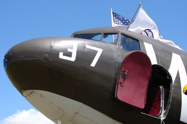 Douglas DC-3 (N345AB)