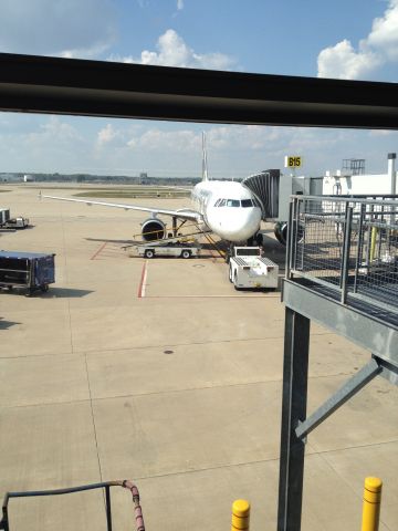 Airbus A319 — - This is a Picture of a Frontier Airbus A319 at the Indianapolis International Airport (IND) at Gate B15 N943FR