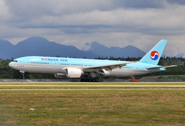 Boeing 777-200 (HL7766)