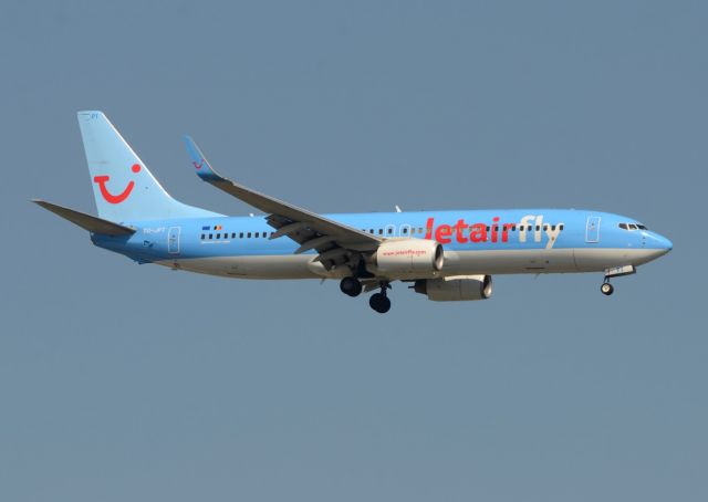 Boeing 737-800 (OO-JPT) - 14/04/2014br /Landing 08D