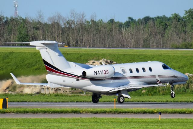 Embraer Phenom 300 (N411QS) - NetJets Phenom 300 departing Buffalo, New York (BUF) for Teterboro, New Jersey (TEB)