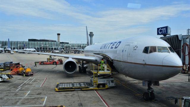 BOEING 767-300 (N660UA) - 5/6/19