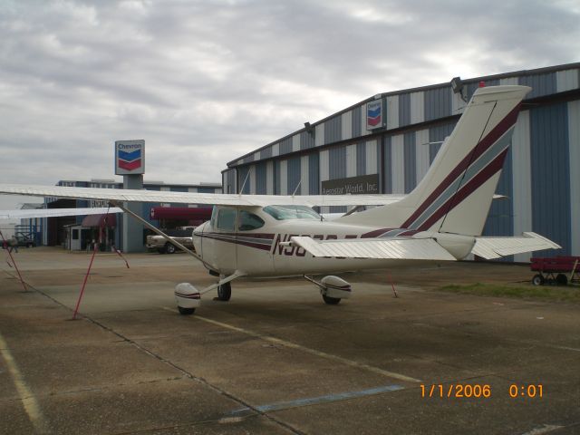 Cessna Skylane (N5673J)