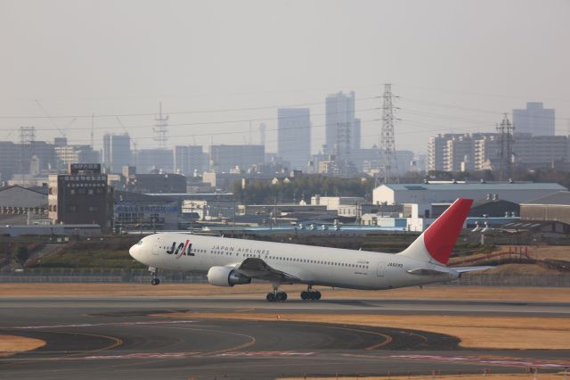 BOEING 767-300 (JA8299)