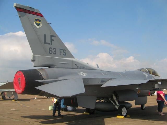 Lockheed F-16 Fighting Falcon —