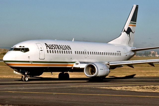 EXTRA EA-300 (VH-TAW) - AUSTRALIA AIRLINES - BOEING 737-376 - REG : VH-TAW (CN 23488/1352) - KINGSFORD SMITH SYDNEY NSW. AUSTRALIA - YSSY (27/6/1988)