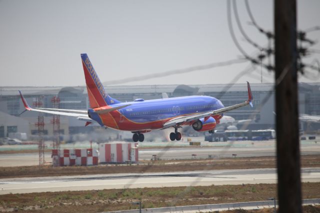 Boeing 737-800 (N8629A)