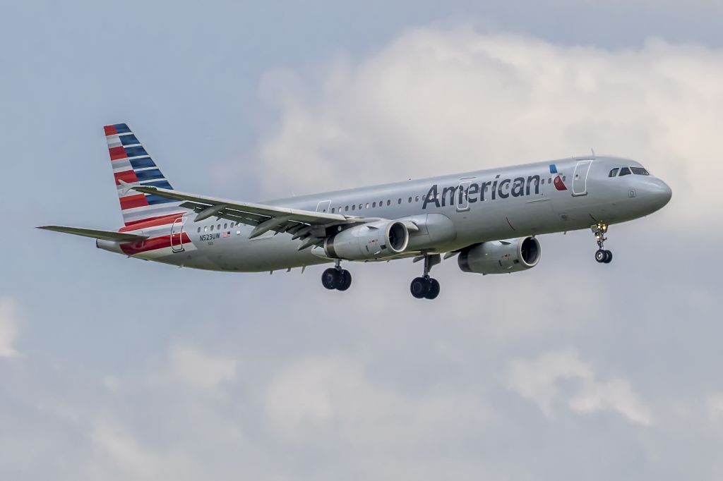 Airbus A321 (N523UW)