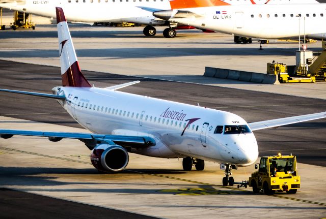 Embraer ERJ-190 (OE-LWB)
