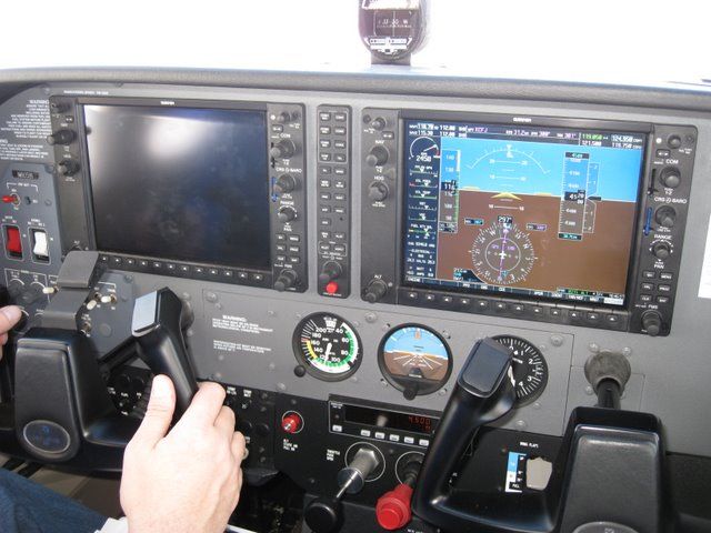 Cessna Skyhawk (N60581) - IFR Training flight with left display Off